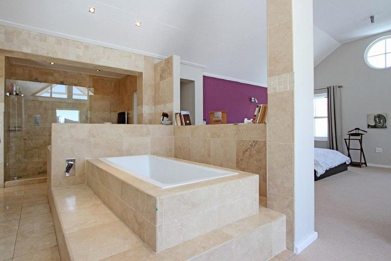 5 Bedroom Property for Sale in Hillcrest Western Cape